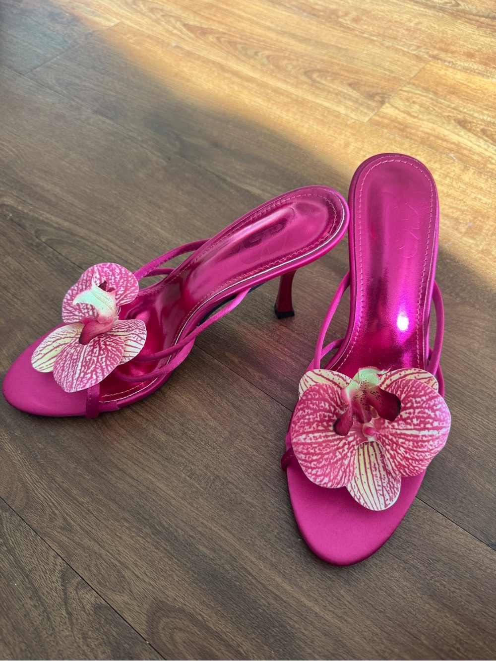 Women’s Hot Pink Orchid-Embellished Heeled Sandals